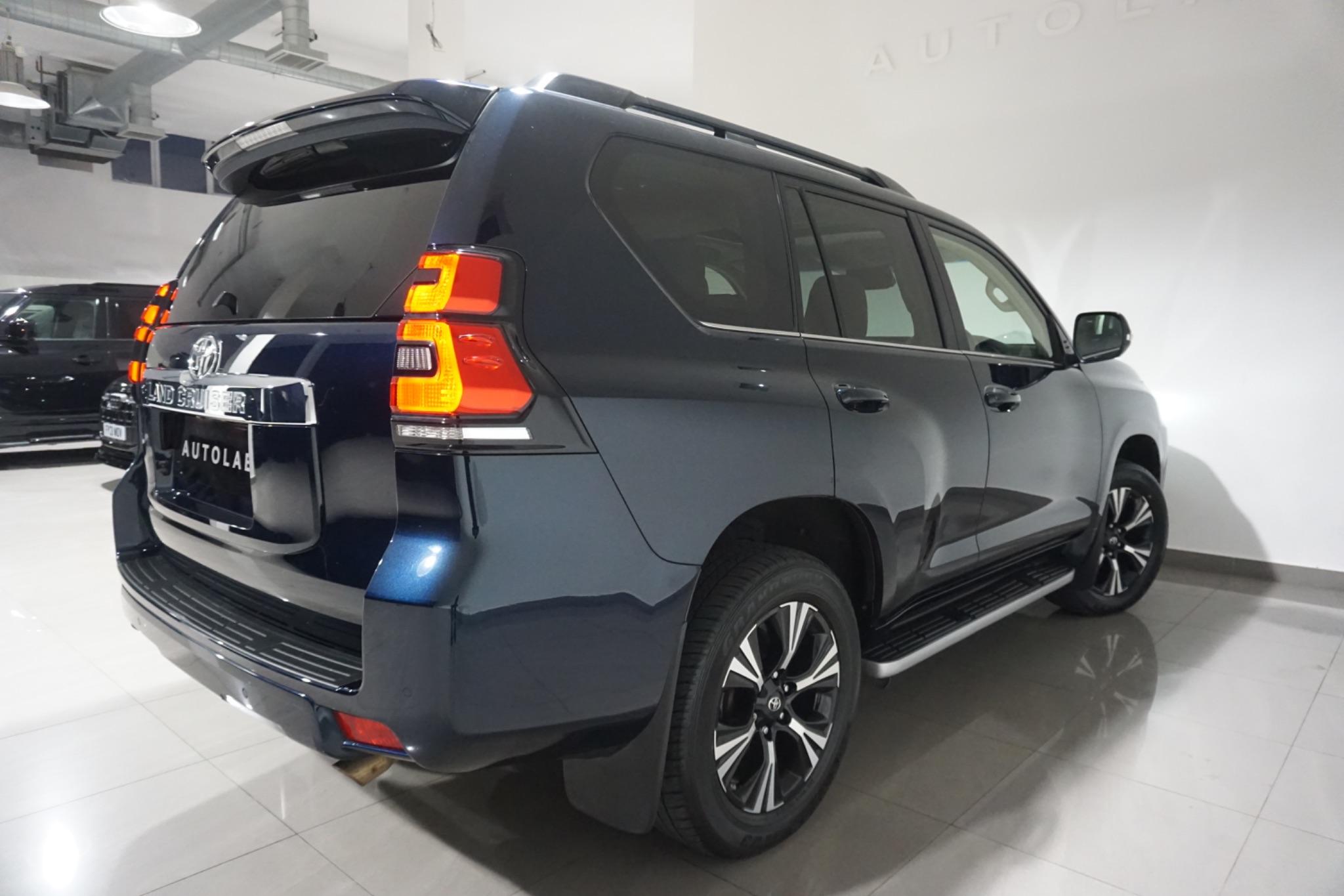 Toyota Land Cruiser 2.8D Invincible Auto 4WD Euro 6 (s/s) 5dr (7 Seat)